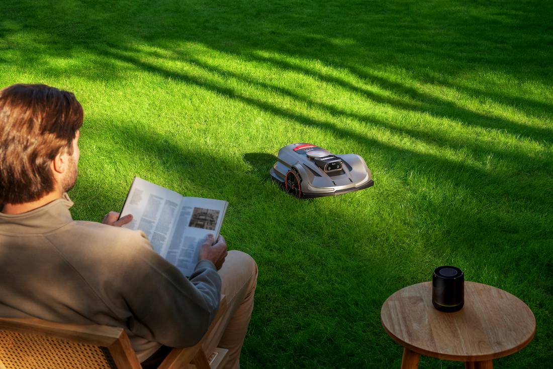 robotic lawn mower outdoor