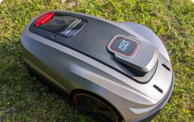 Il robot tagliaerba con AI che tiene il prato sempre perfetto