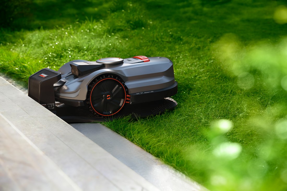 robotic lawn mower garden