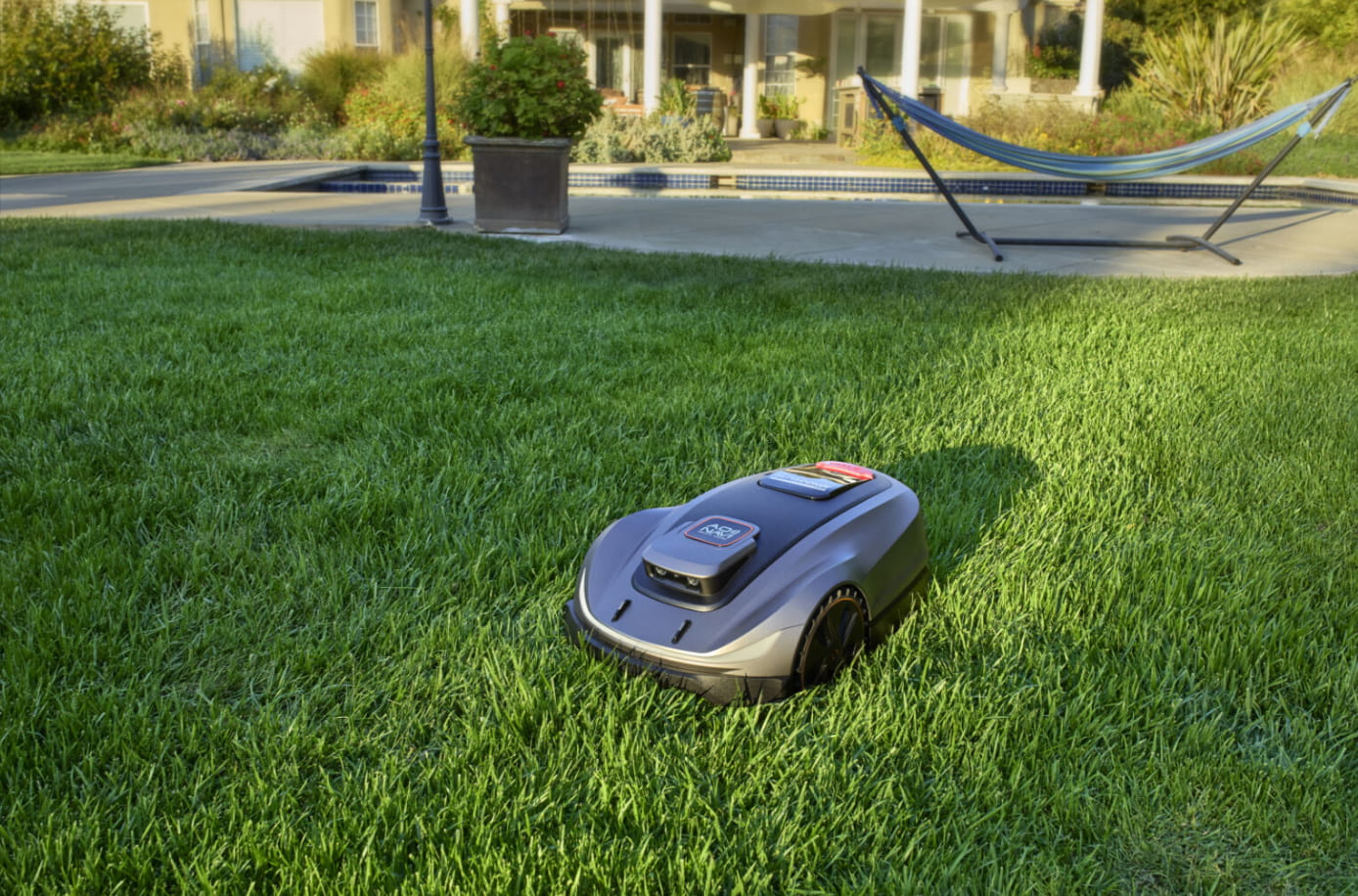 How Do Robot Lawn Mowers Work? The Complete Technology Guide