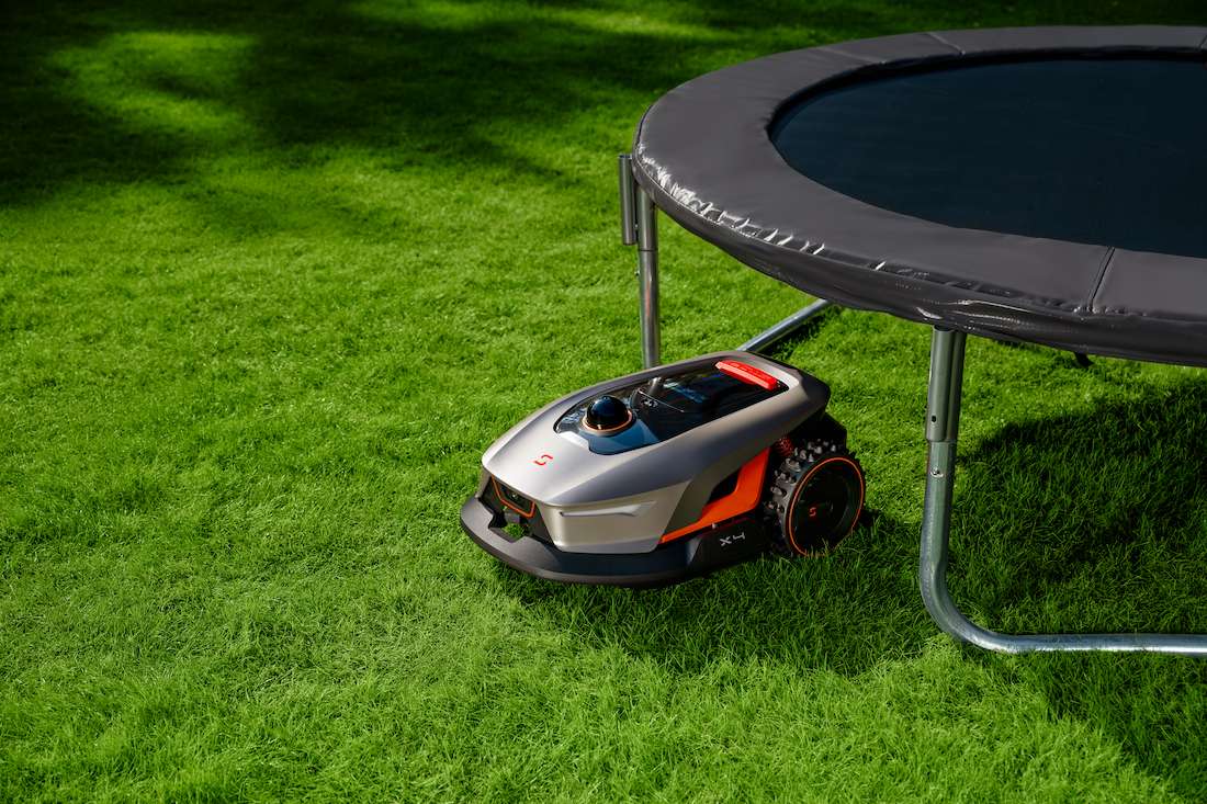 sunseeker elite x4 mowing around obstacles