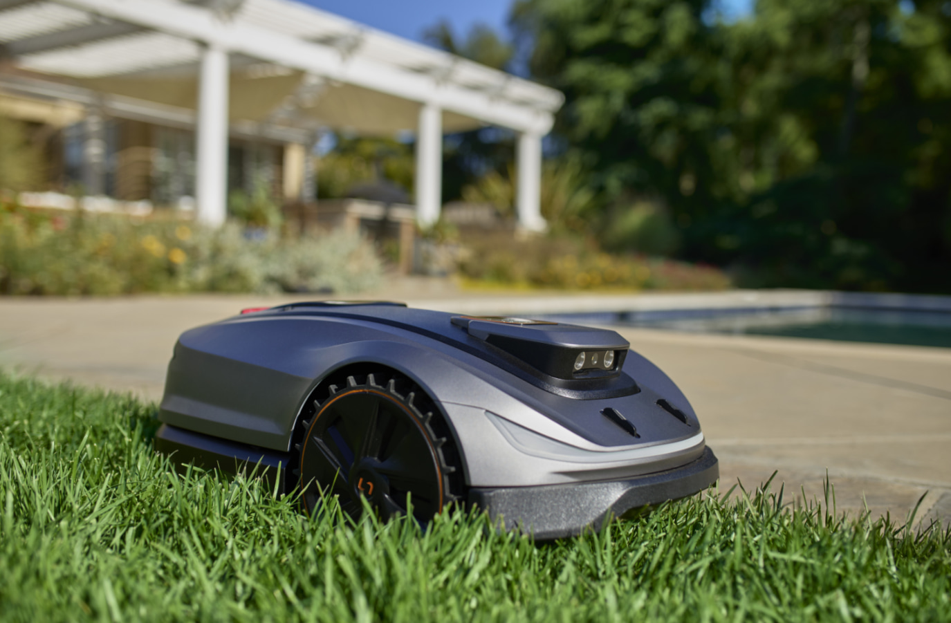 When to Replace Lawn Mower Blades: Signs and Timing