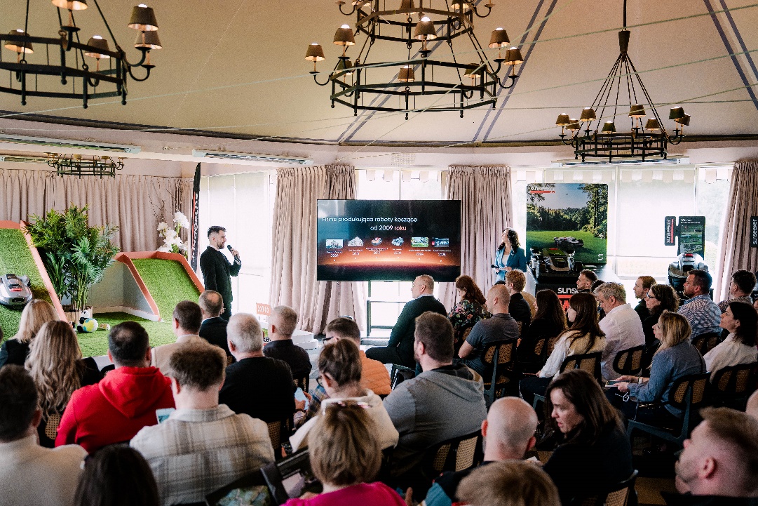 Kamil Wnuk (Cedrus, Sunseeker Poland Distributor) presenting