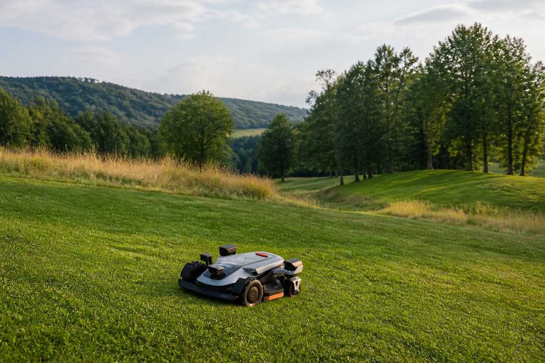 sunseeker elite x9 plus robot lawnmower rural field