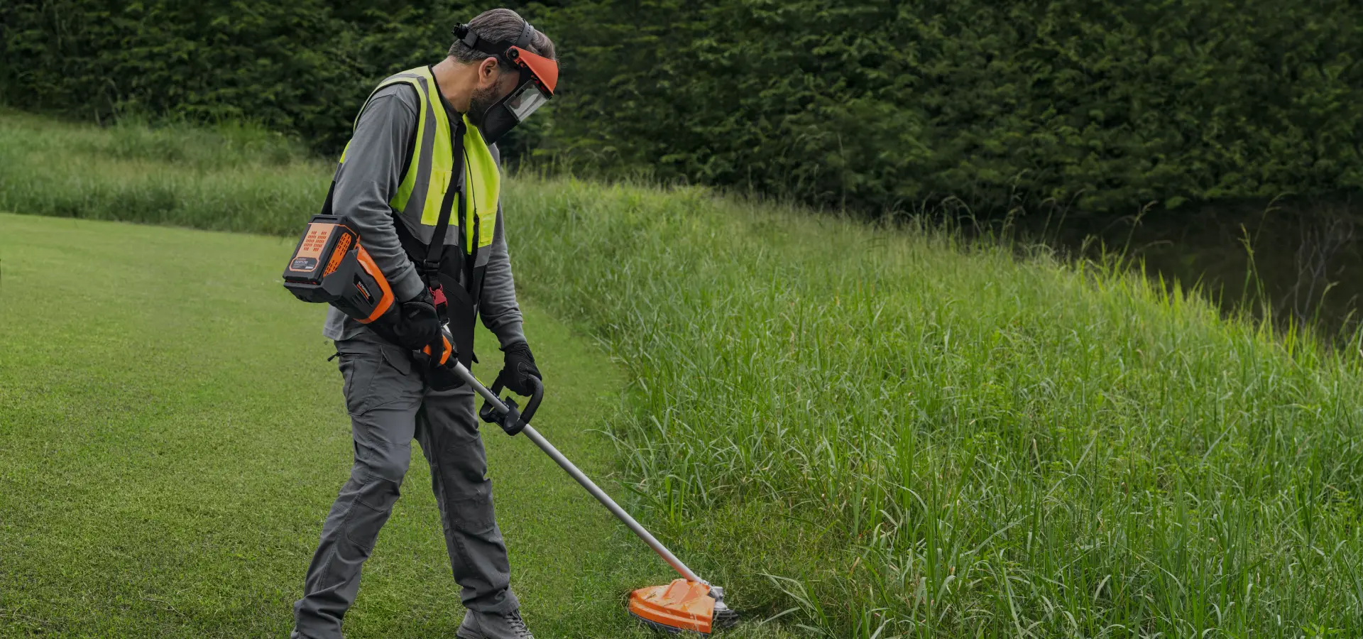 Krūmgriezis ar cilpas tipa rokturi (akumulators ierīces korpusā/akumulators pievienots ar vadu)