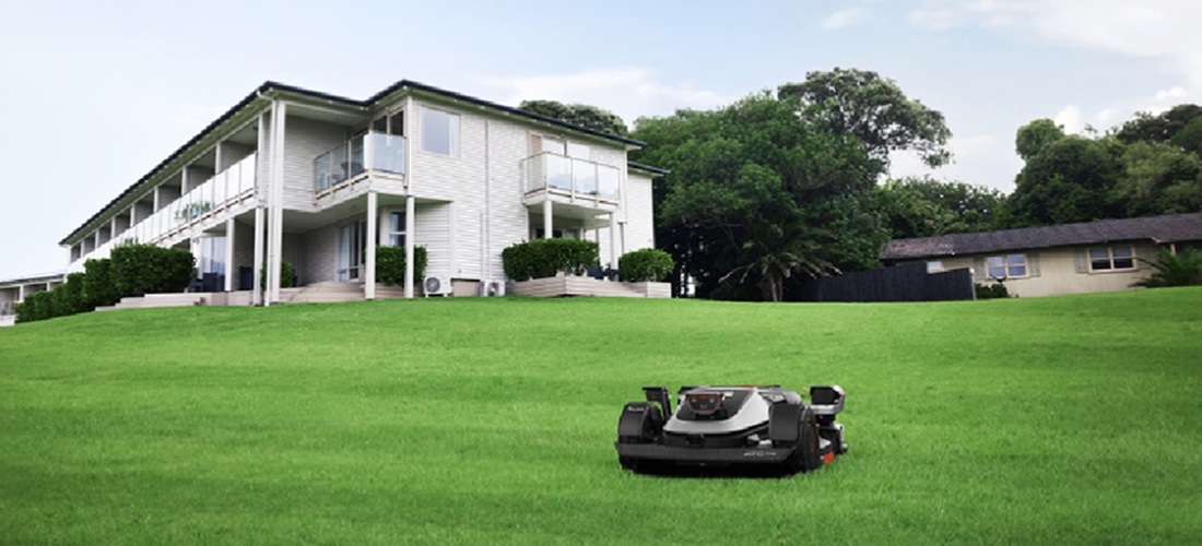 sunseeker elite x9 on estate lawn