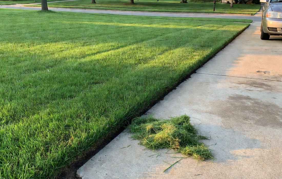 how to clean up grass clippings after mowing